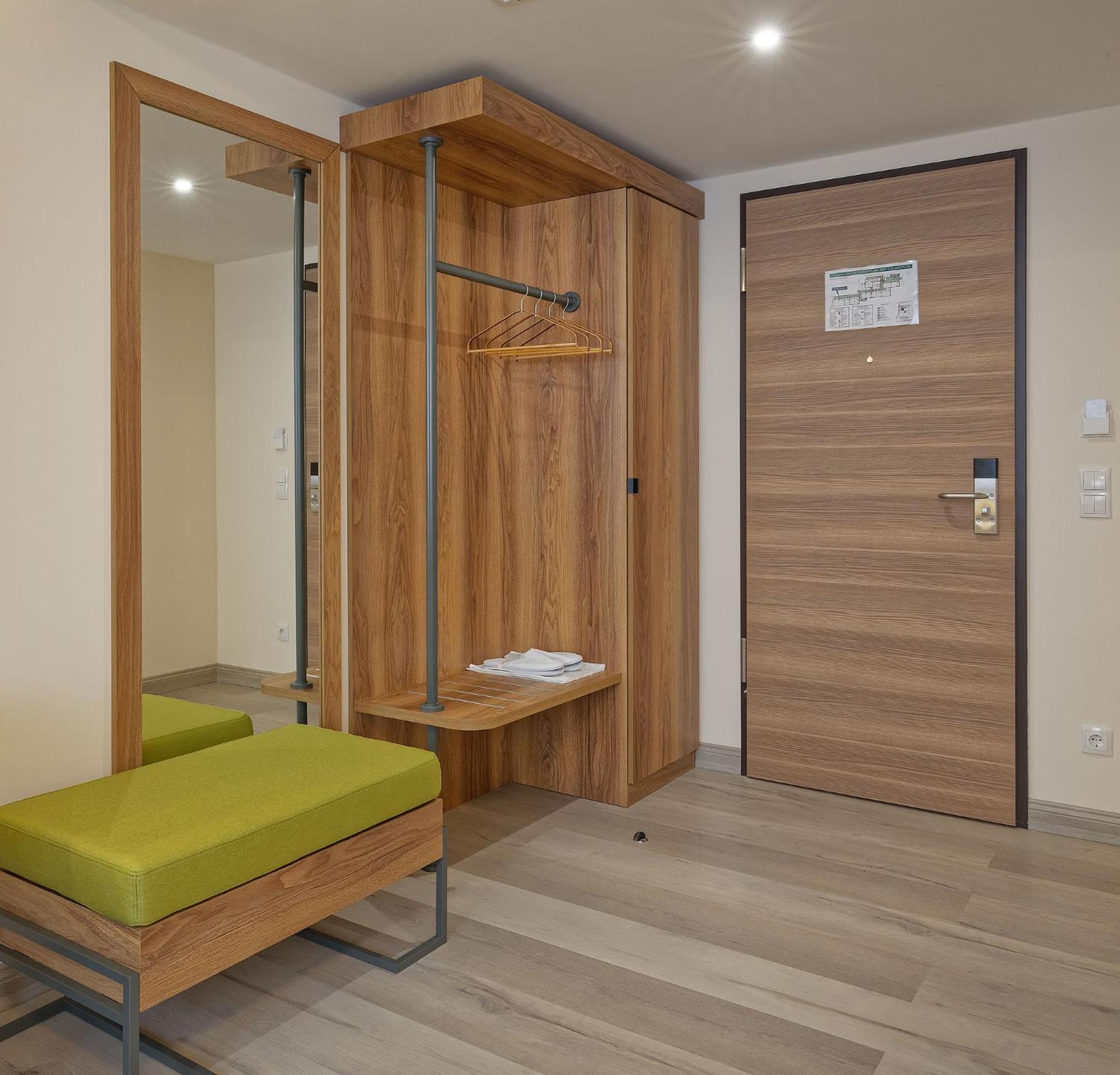 Friends Hotel Duesseldorf-Airport ราทิงเงน ภายนอก รูปภาพ